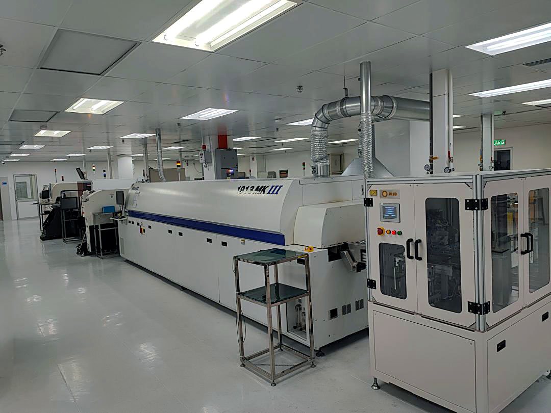 Heller reflow soldering line on the S Triformix production floor